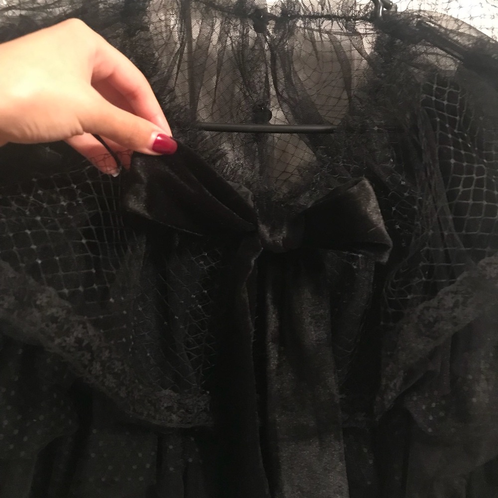 blouse - Picture 2 of 6